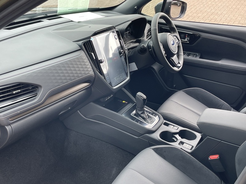 Subaru Touring suv 2000 cvt Petrol Hybrid