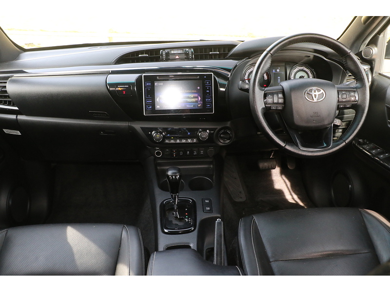 Toyota 2.4 D-4D Invincible X Pickup Double Cab 4dr Diesel Auto 4WD Euro 6 (s/s) (TSS) (150 ps)