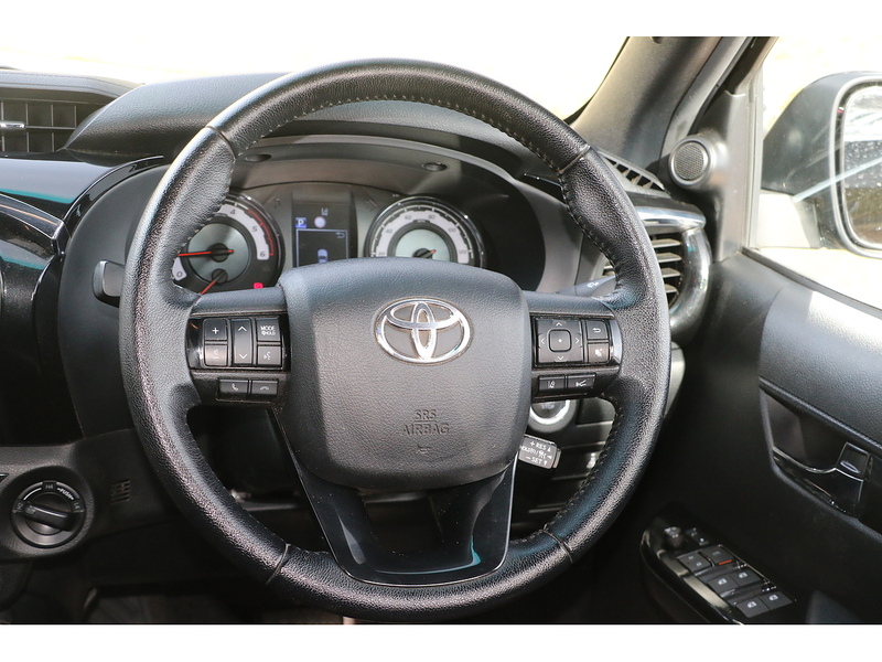 Toyota 2.4 D-4D Invincible X Pickup Double Cab 4dr Diesel Auto 4WD Euro 6 (s/s) (TSS) (150 ps)