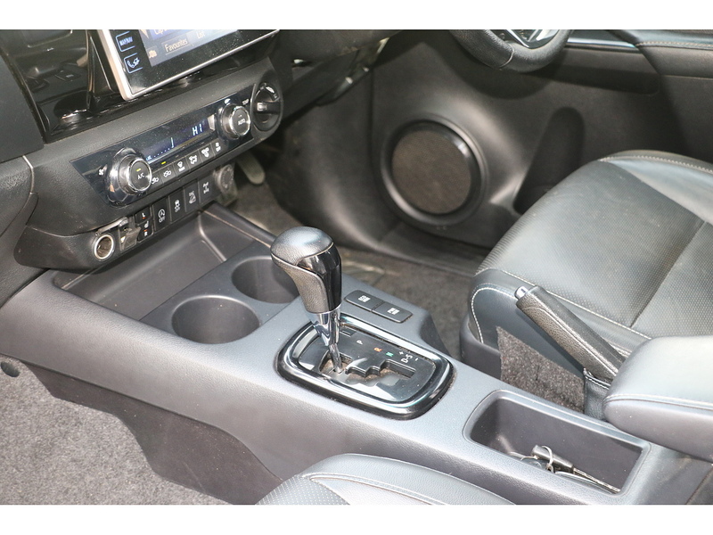 Toyota 2.4 D-4D Invincible X Pickup Double Cab 4dr Diesel Auto 4WD Euro 6 (s/s) (TSS) (150 ps)