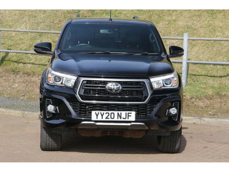 Toyota 2.4 D-4D Invincible X Pickup Double Cab 4dr Diesel Auto 4WD Euro 6 (s/s) (TSS) (150 ps)