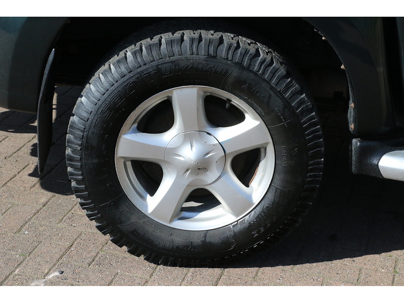 Isuzu 2.5 TD Yukon Pickup 4dr Diesel Manual 4x4 (192 g/km, 161 bhp)