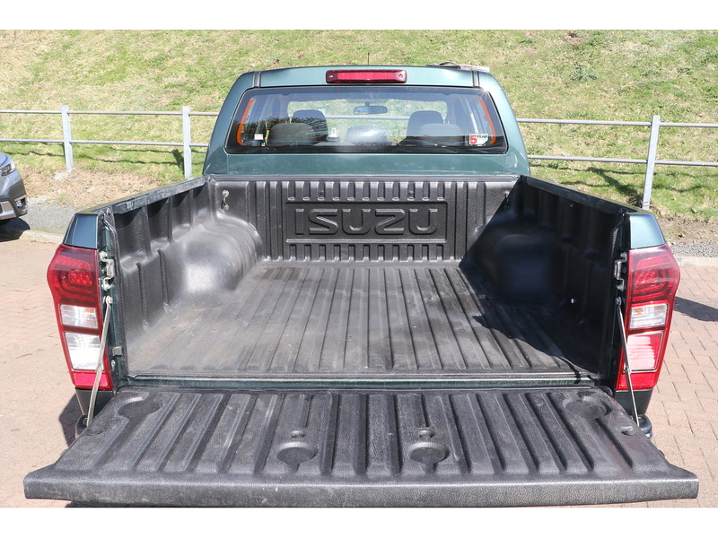 Isuzu 2.5 TD Yukon Pickup 4dr Diesel Manual 4x4 (192 g/km, 161 bhp)