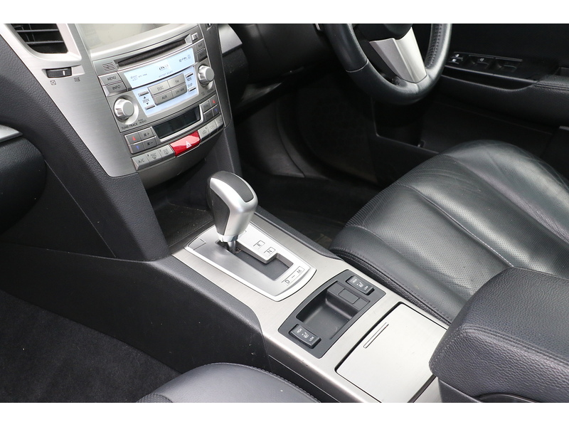 Subaru 2.5i SE Estate 5dr Petrol Lineartronic 4WD Euro 5 (SNavPlus) (167 ps)