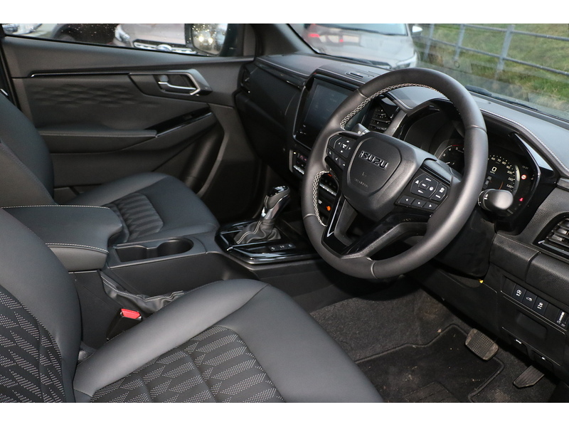 Isuzu V-Cross Dcb Pick Up 1.9 Automatic Diesel - STEEL EDITION