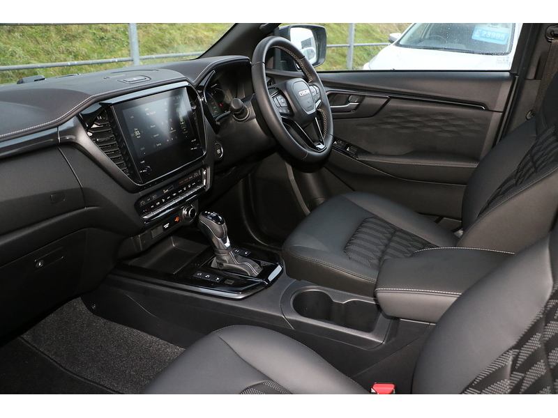 Isuzu V-Cross Dcb Pick Up 1.9 Automatic Diesel - STEEL EDITION