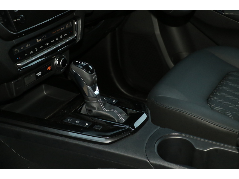 Isuzu V-Cross Dcb Pick Up 1.9 Automatic Diesel - STEEL EDITION