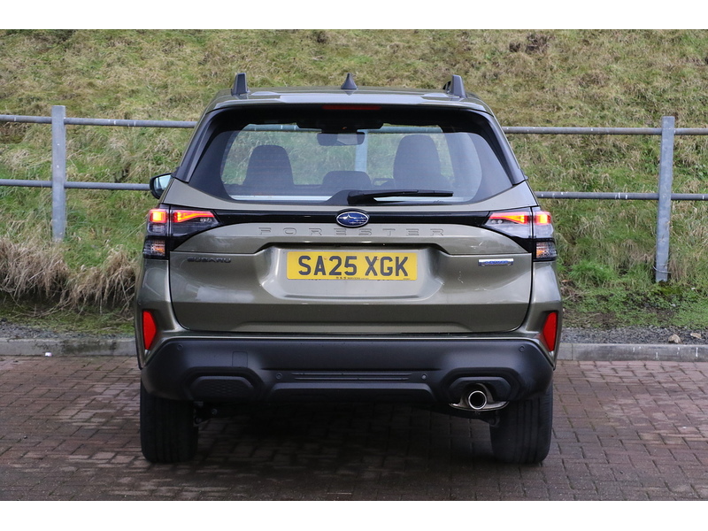 Subaru 2.0 i e-Boxer Limited SUV 5dr Petrol Hybrid Lineartronic 4WD Euro 6 (s/s) (136 ps)