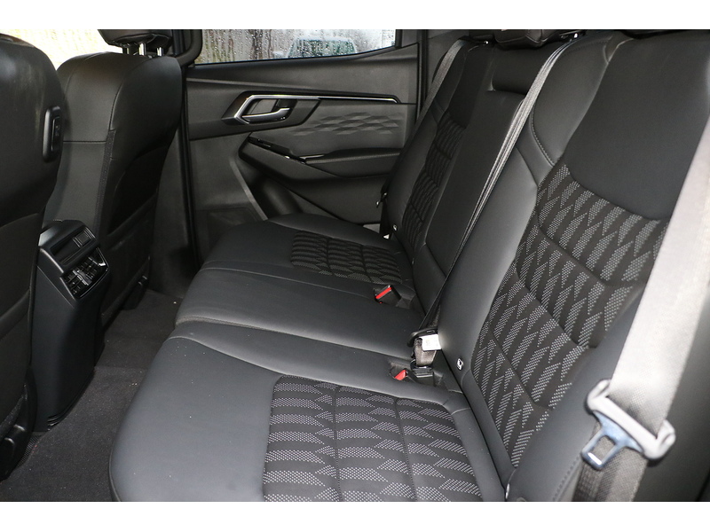 Isuzu 1.9 TD Arctic Trucks AT35 Pickup Double Cab 4dr Diesel Auto 4WD Euro 6 (s/s) (164 ps)