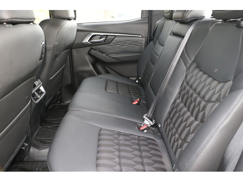 Isuzu 1.9 TD DL40 Pickup Double Cab 4dr Diesel Manual 4WD Euro 6 (s/s) (164 ps)