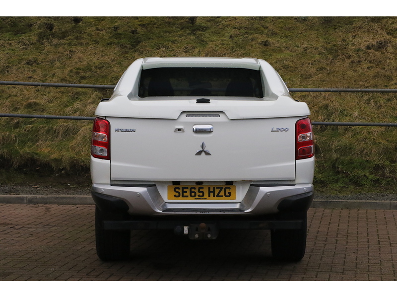 Mitsubishi 2.4 DI-D DC Warrior Pickup Double Cab 4dr Diesel Manual 4WD Euro 5 (178 ps)