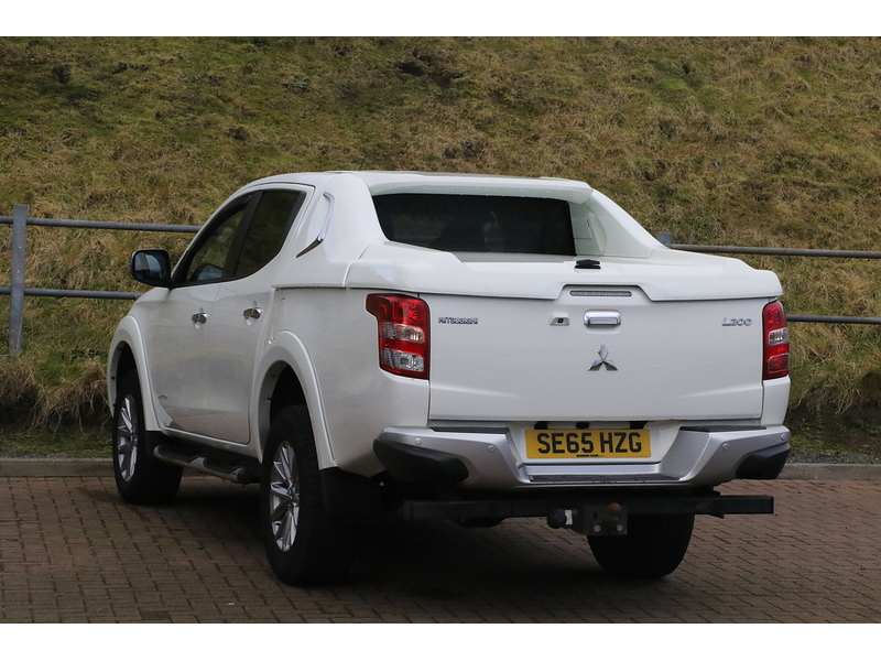 Mitsubishi 2.4 DI-D DC Warrior Pickup Double Cab 4dr Diesel Manual 4WD Euro 5 (178 ps)