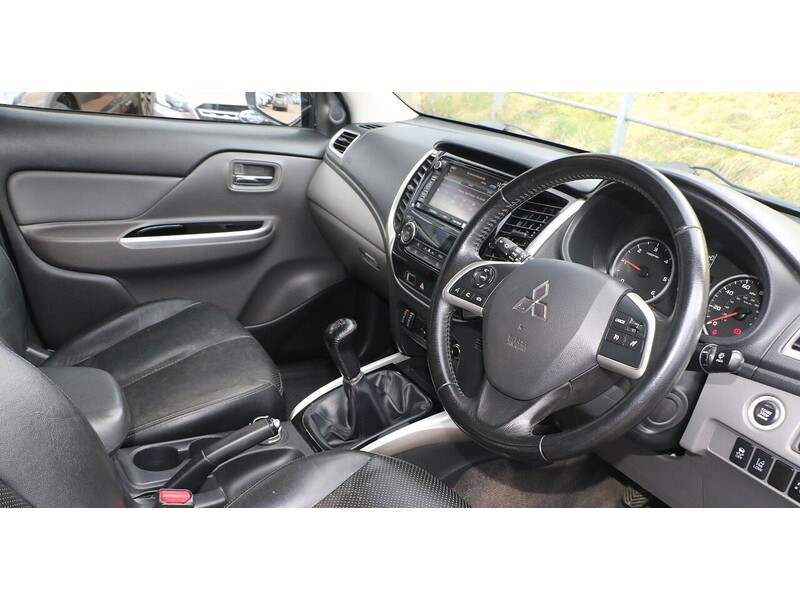 Mitsubishi 2.4 DI-D DC Warrior Pickup Double Cab 4dr Diesel Manual 4WD Euro 5 (178 ps)