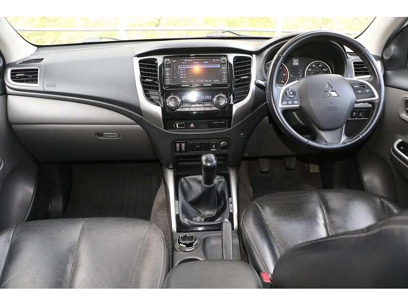 Mitsubishi 2.4 DI-D DC Warrior Pickup Double Cab 4dr Diesel Manual 4WD Euro 5 (178 ps)