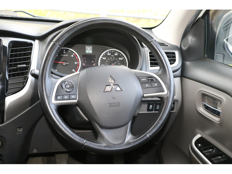 Mitsubishi 2.4 DI-D DC Warrior Pickup Double Cab 4dr Diesel Manual 4WD Euro 5 (178 ps)