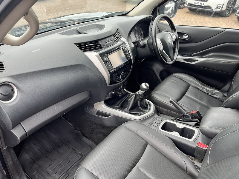 Nissan 2.3 dCi Tekna Pickup Double Cab 4dr Diesel Manual 4WD Euro 6 (s/s) (190 ps)