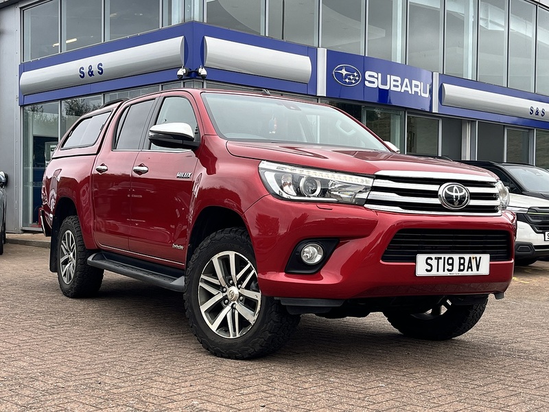 Toyota 2.4 D-4D Invincible Pickup Double Cab 4dr Diesel Manual 4WD Euro 6 (s/s) (TSS) (150 ps)