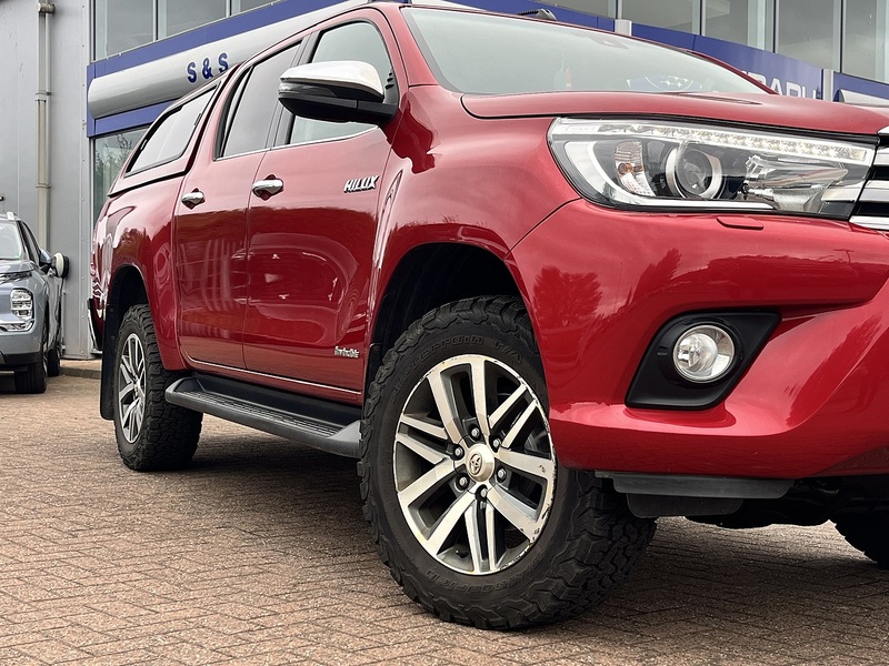 Toyota 2.4 D-4D Invincible Pickup Double Cab 4dr Diesel Manual 4WD Euro 6 (s/s) (TSS) (150 ps)