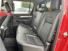 Toyota Hilux D-4D Invincible 