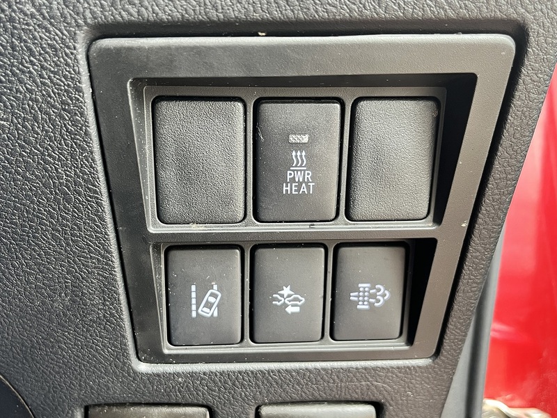 Toyota 2.4 D-4D Invincible Pickup Double Cab 4dr Diesel Manual 4WD Euro 6 (s/s) (TSS) (150 ps)
