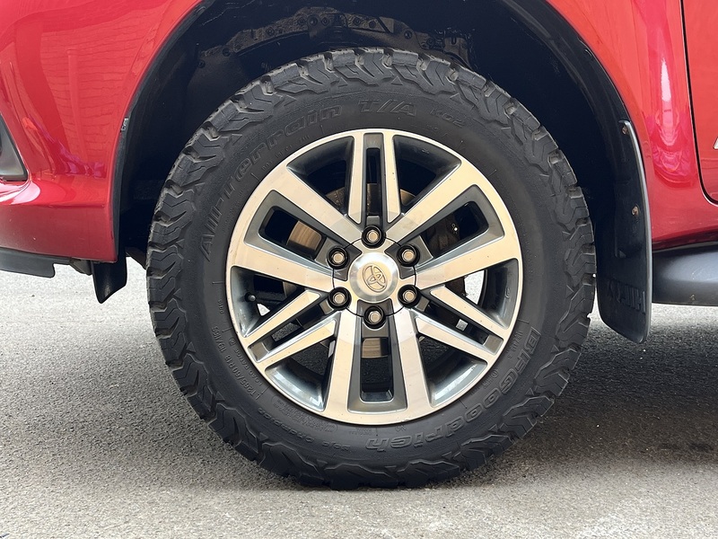 Toyota 2.4 D-4D Invincible Pickup Double Cab 4dr Diesel Manual 4WD Euro 6 (s/s) (TSS) (150 ps)