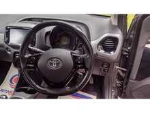 Toyota AYGO VVT-i x-play 