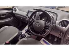 Toyota AYGO VVT-i x-play 