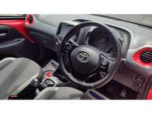 Toyota AYGO VVT-i x-play 