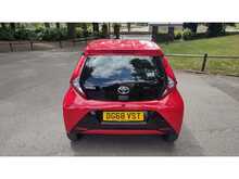 Toyota AYGO VVT-i x-play 