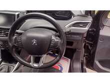 Peugeot 2008 BlueHDi Active 