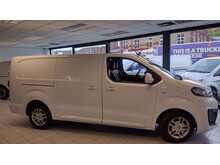 Vauxhall Vivaro Turbo D 2900 Sportive 