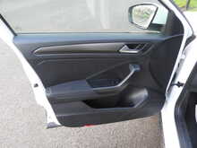 Volkswagen T-Roc TSI SE 