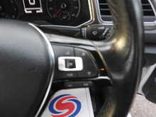 Volkswagen T-Roc TSI SE 