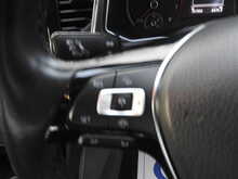 Volkswagen T-Roc TSI SE 