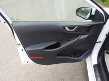 Hyundai IONIQ h-GDi Premium 