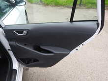 Hyundai IONIQ h-GDi Premium 