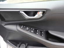 Hyundai IONIQ h-GDi Premium 