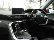 Peugeot 3008 PureTech Allure 