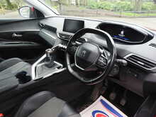 Peugeot 3008 PureTech Allure 