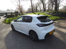 Peugeot 208 PureTech Allure Premium 
