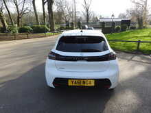 Peugeot 208 PureTech Allure Premium 