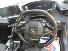 Peugeot 208 PureTech Allure Premium 