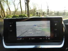 Peugeot 208 PureTech Allure Premium 