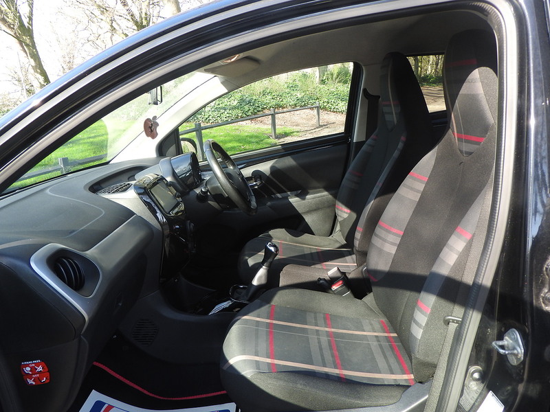 Peugeot 108 PureTech Allure - U6005