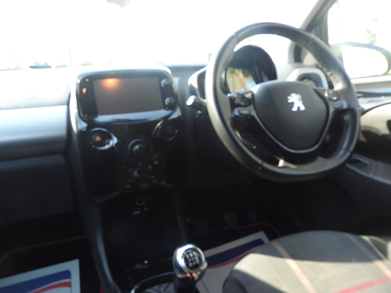 Peugeot 108 PureTech Allure - U6005