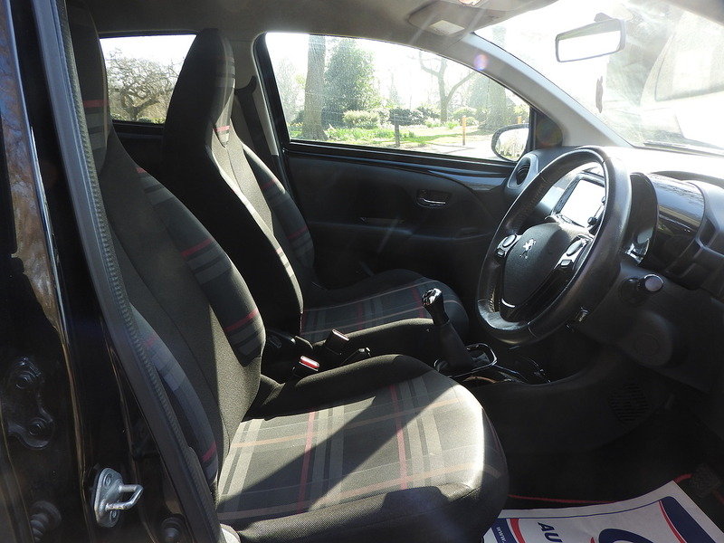 Peugeot 108 PureTech Allure - U6005