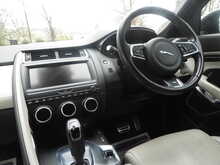 Jaguar E-PACE D180 R-Dynamic HSE 