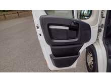 Peugeot Boxer 2.2 BlueHDi 335 Professional Panel Van 5dr Diesel Manual L3 H2 Euro 6 (s/s) (140 ps) 