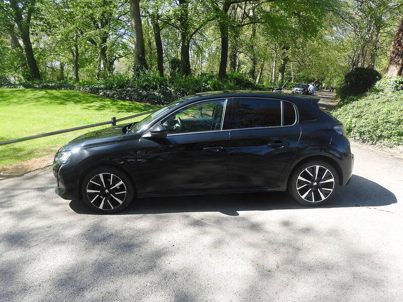Peugeot 208 PureTech Allure - U6076