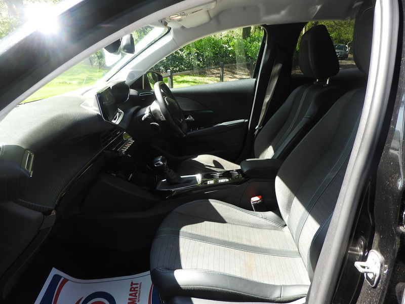 Peugeot 208 PureTech Allure - U6076